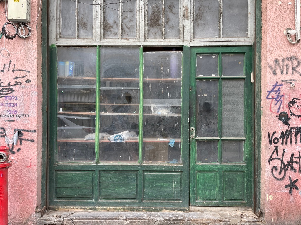 The once ubiquitous green frames of florentin. 